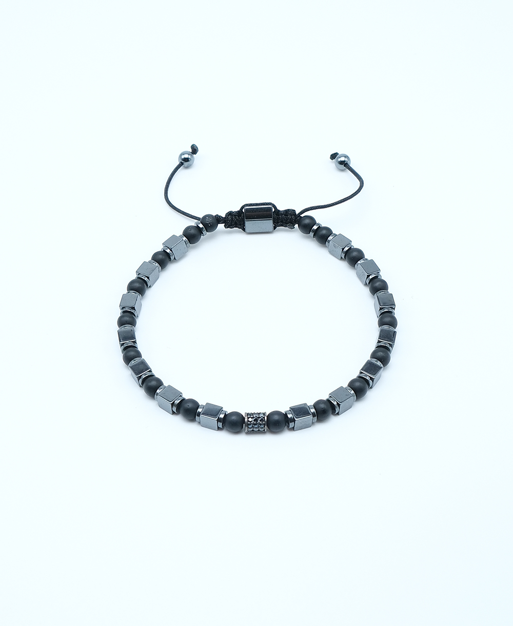 Prestijli Gece: Mat Oniks & Küp Hematit Zirkonlu Bileklik